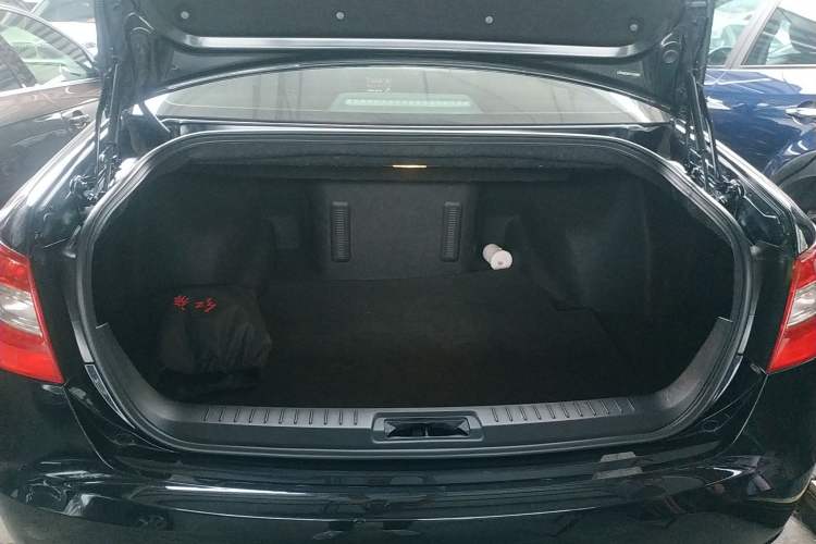 Used Hongqi H7 2015 2.0T Luxury Model Trunk