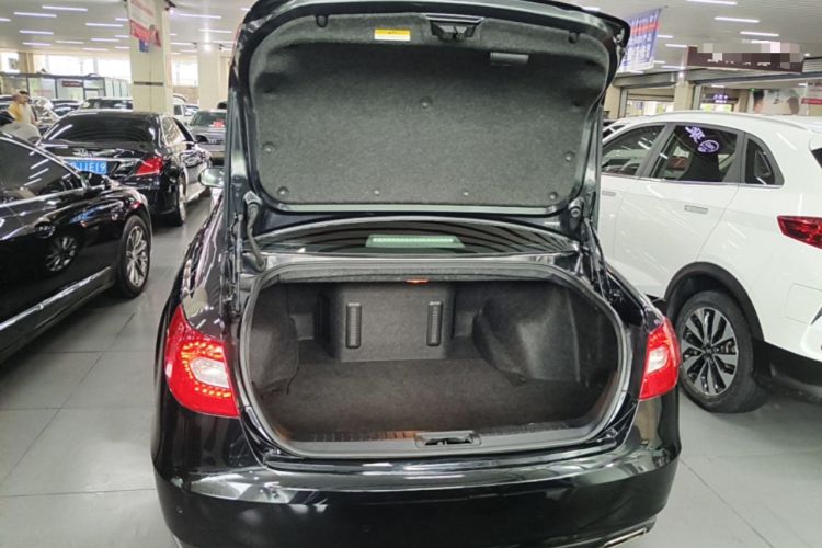 Used Hongqi H7 2015 3.0L Prestige Model Trunk