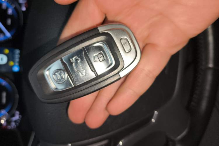 Used Hongqi H7 2015 2.0T Luxury Model Vehicle Key