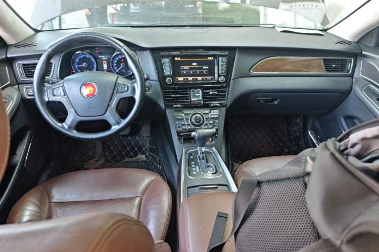 Used Hongqi H7 2015 2.0T Luxury Model Center Console