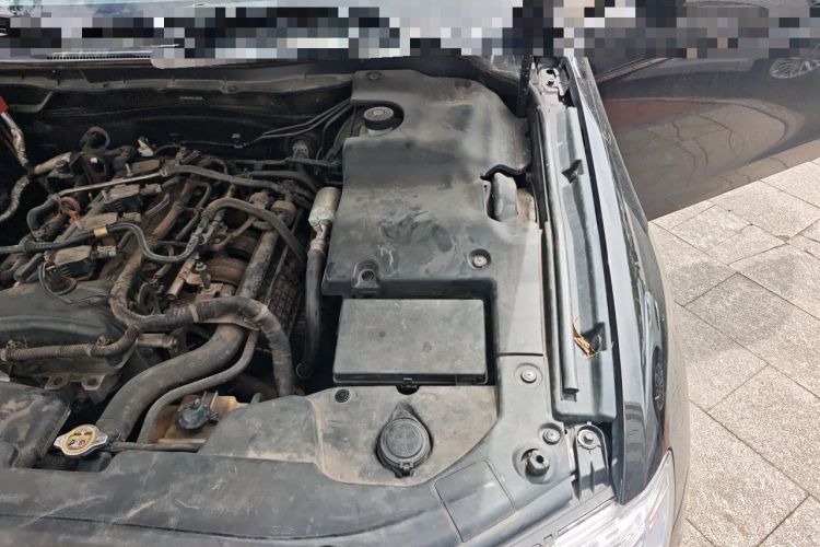 Used Hongqi H7 2015 2.0T Luxury Model Engine Bay Left