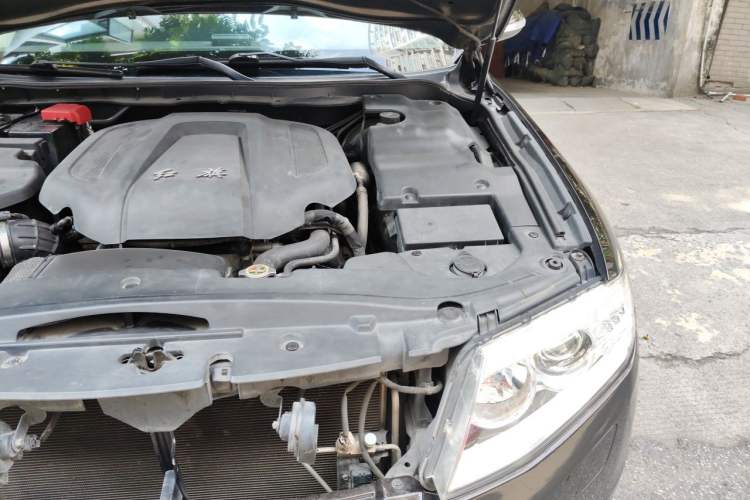 Used Hongqi H7 2015 2.0T Luxury Model Engine Bay Left