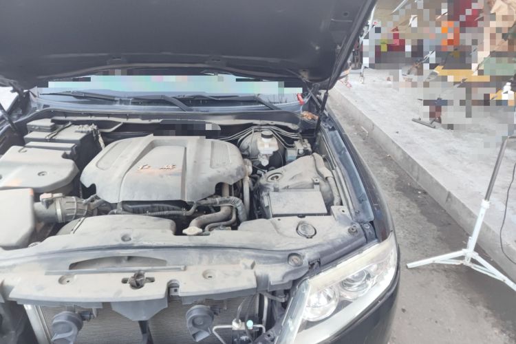 Used Hongqi H7 2015 2.0T Luxury Model Engine Bay Left