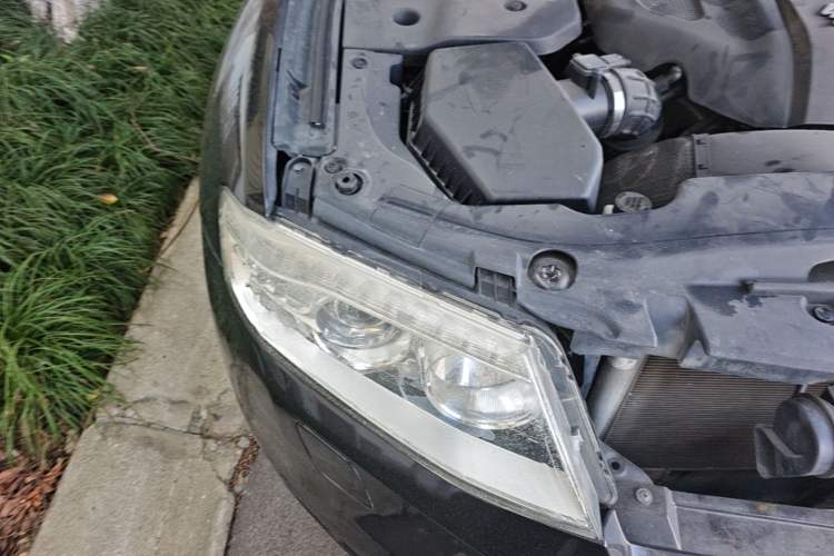 Used Hongqi H7 2015 2.0T Luxury Model Engine Bay Right