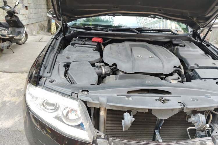 Used Hongqi H7 2015 2.0T Luxury Model Engine Bay Right