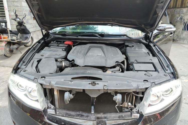 Used Hongqi H7 2015 2.0T Luxury Model Engine Bay