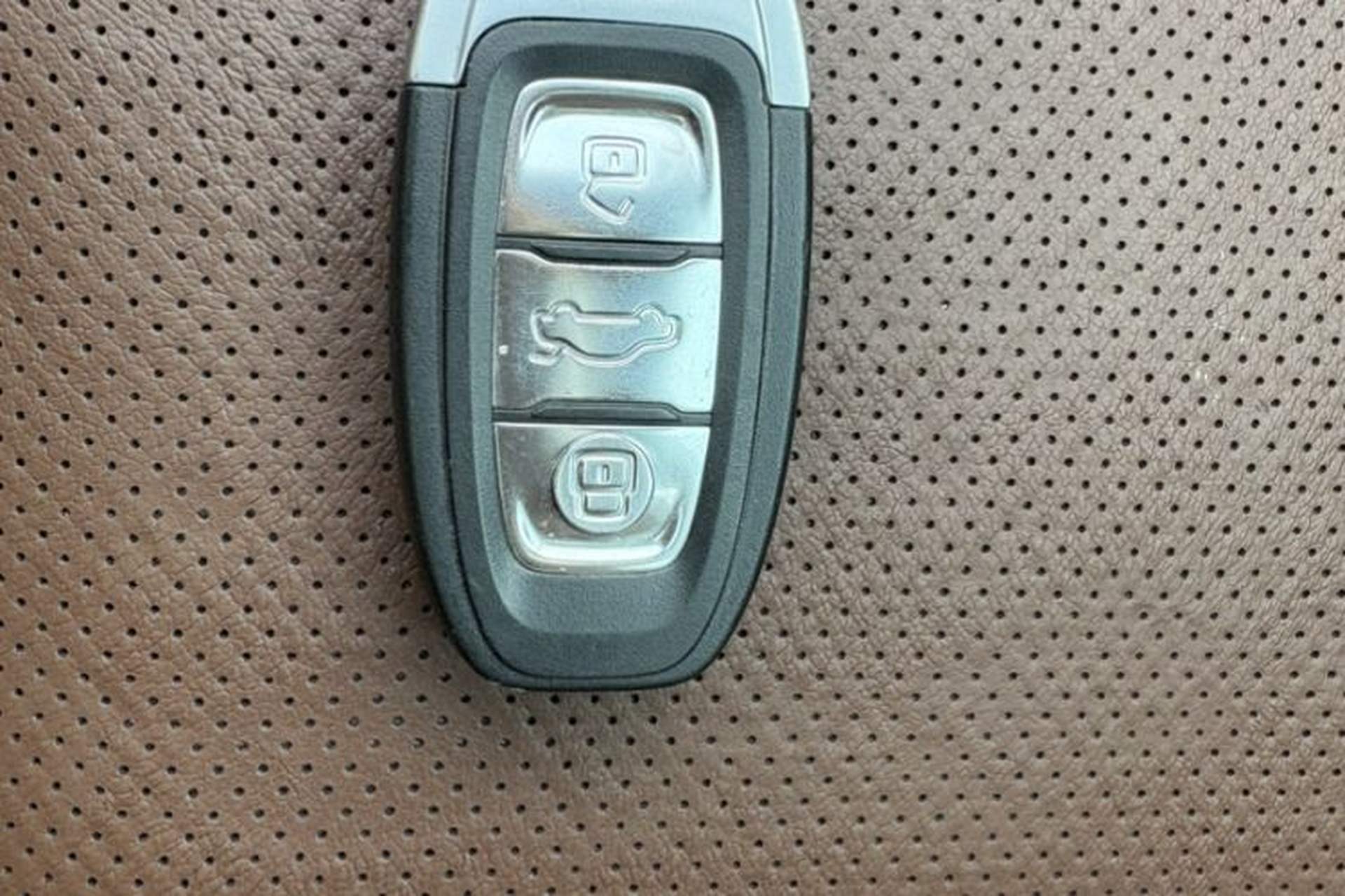 Used Hongqi H7 2015 2.0T Luxury Model Interior 4