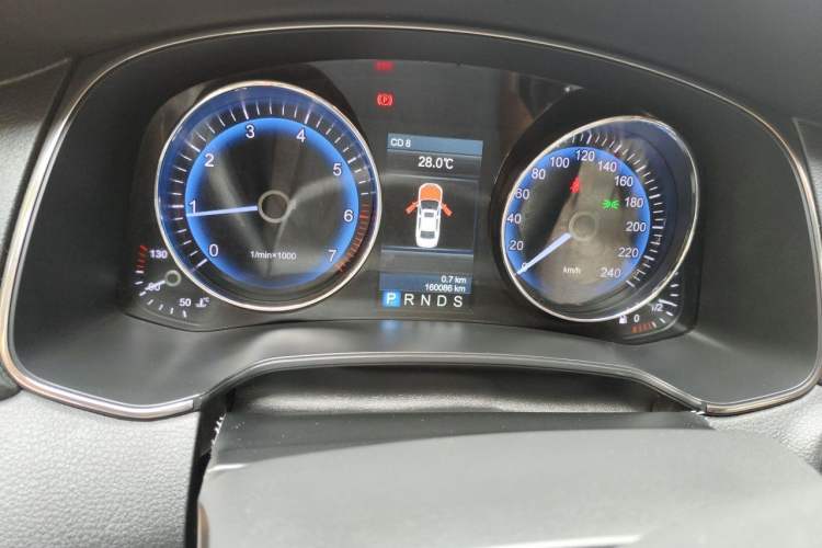 Used Hongqi H7 2015 2.0T Luxury Model Odometer Close Up