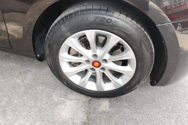 Used Hongqi H7 2015 2.0T Luxury Model Right Front Wheel Hub