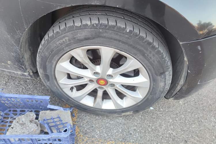 Used Hongqi H7 2015 2.0T Luxury Model Right Front Wheel Hub