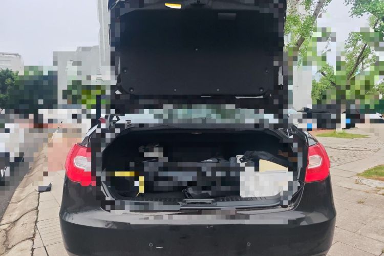 Used Hongqi H7 2015 2.0T Luxury Model Trunk