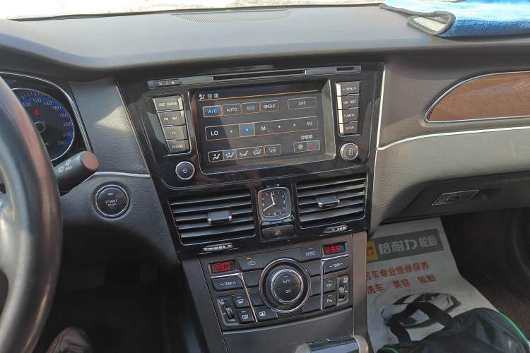 Used Hongqi H7 2015 2.0T Luxury Model Audio And AC Panel