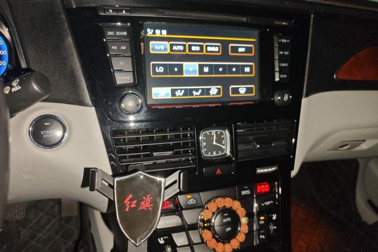 Used Hongqi H7 2015 1.8T Luxury Model Audio And AC Panel