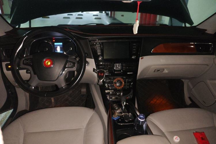 Used Hongqi H7 2015 1.8T Luxury Model Center Console