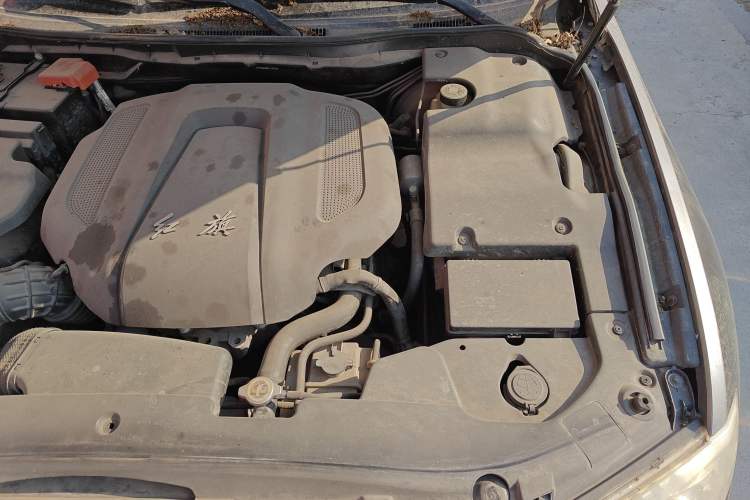Used Hongqi H7 2015 2.0T Luxury Model Engine Bay Left