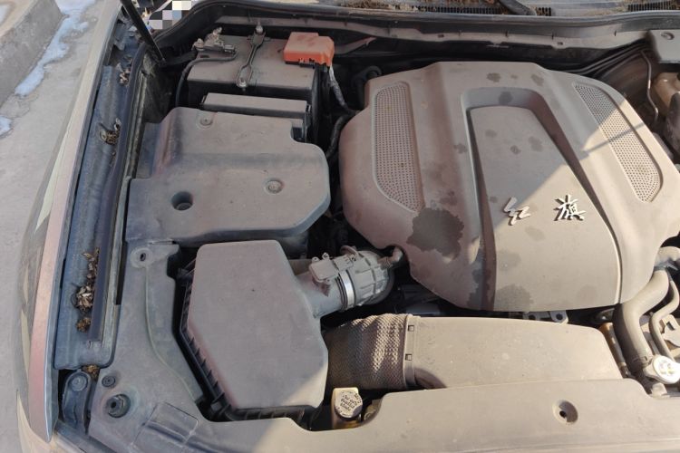 Used Hongqi H7 2015 2.0T Luxury Model Engine Bay Right