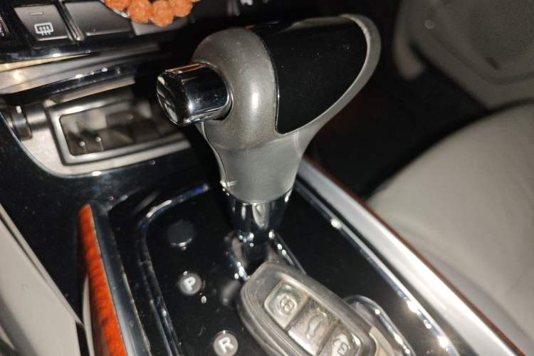 Used Hongqi H7 2015 1.8T Luxury Model Gear Lever