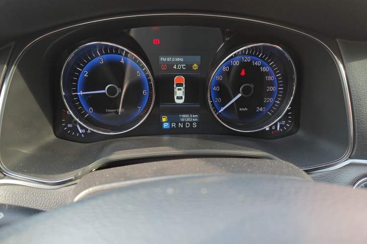 Used Hongqi H7 2015 2.0T Luxury Model Odometer Close Up