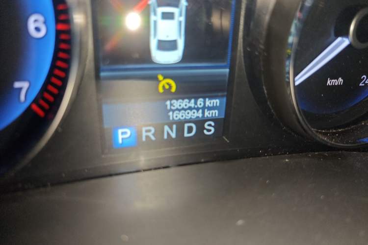 Used Hongqi H7 2015 1.8T Luxury Model Odometer Close Up