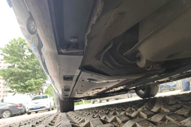 Used Hongqi H7  Chassis Rear Left