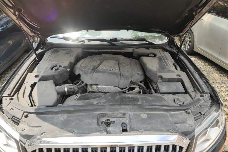 Used Hongqi H7  Engine Bay
