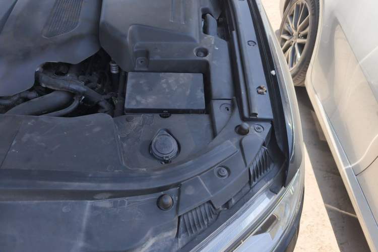 Used Hongqi H7  Engine Bay Left