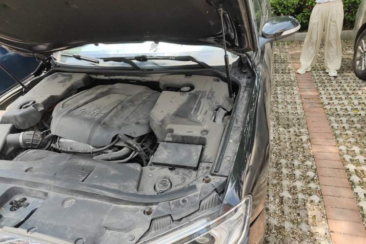 Used Hongqi H7  Engine Bay Left
