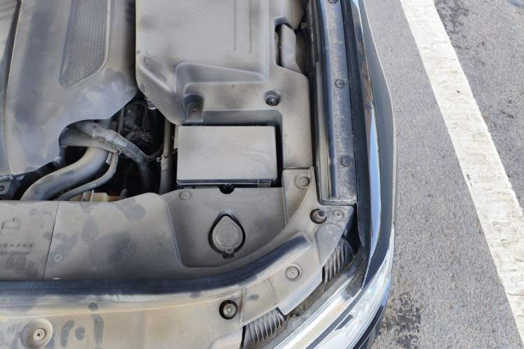 Used Hongqi H7  Engine Bay Left