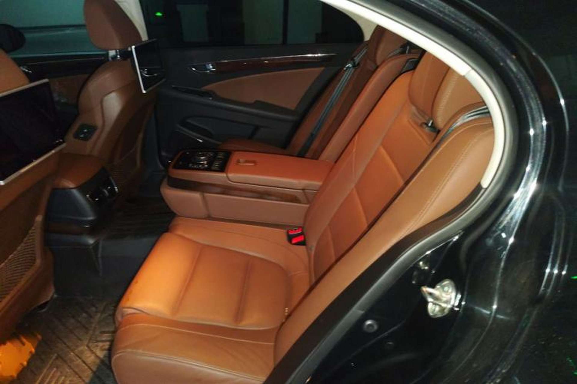 Used Hongqi H7  Left Rear Seat