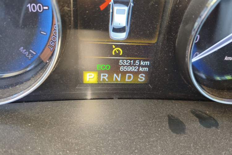 Used Hongqi H7  Odometer Close Up