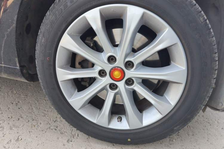 Used Hongqi H7  Right Front Wheel Hub