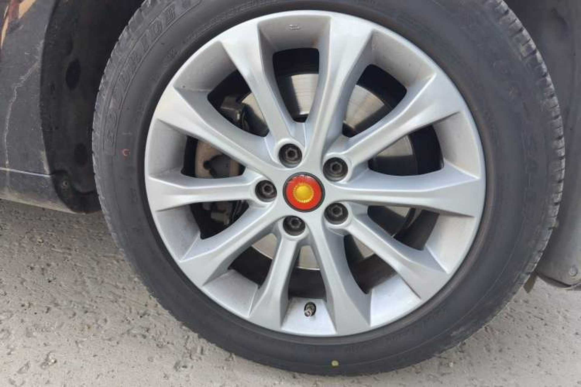 Used Hongqi H7  Right Front Wheel Hub