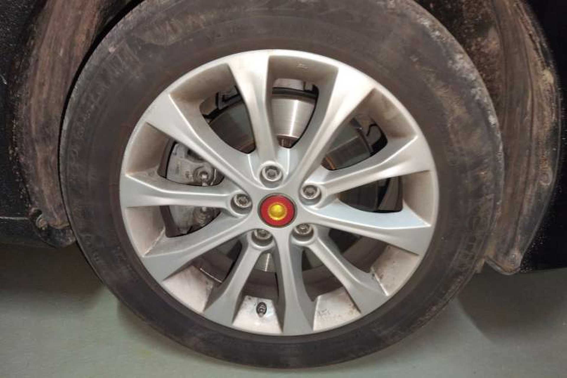 Used Hongqi H7  Right Front Wheel Hub
