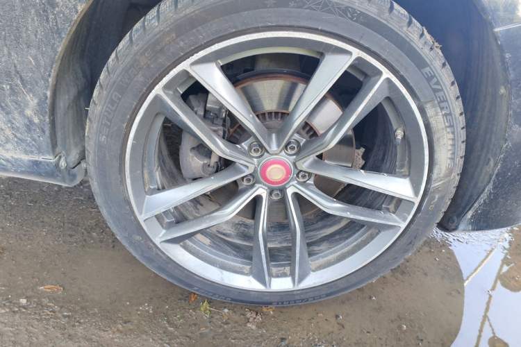 Used Hongqi H7  Right Front Wheel Hub