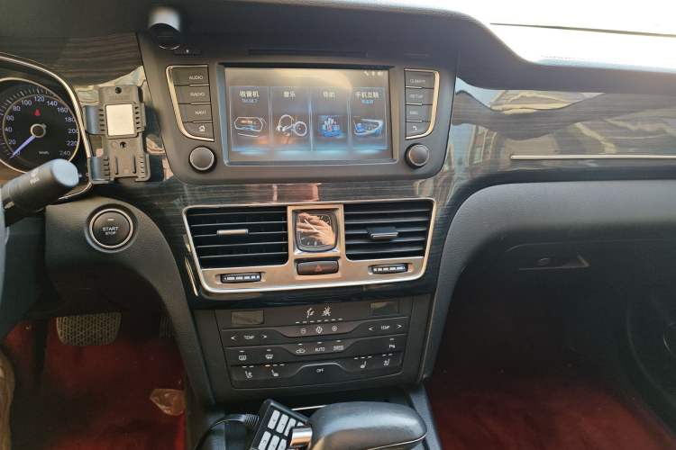 Used Hongqi H7 2017 2.0T Luxury Model Audio And AC Panel