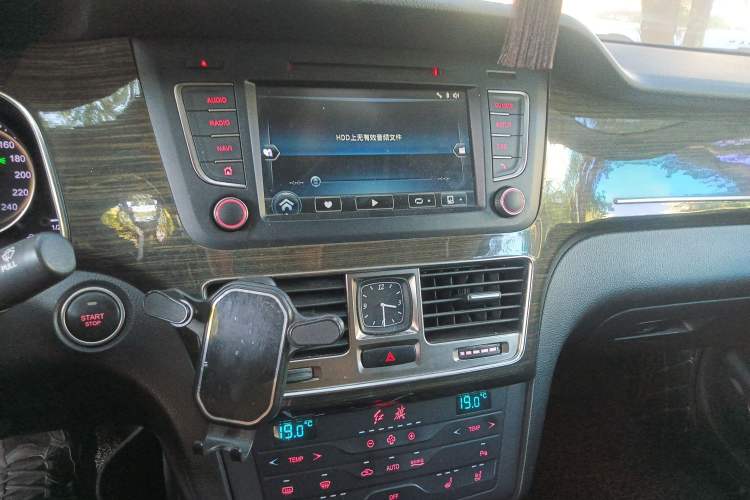 Used Hongqi H7 2017 2.0T Luxury Model Audio And AC Panel