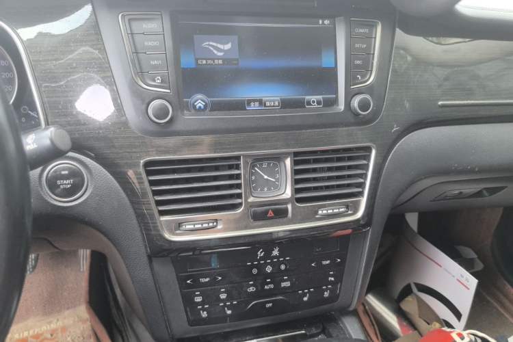 Used Hongqi H7 2017 2.0T Luxury Model Audio And AC Panel