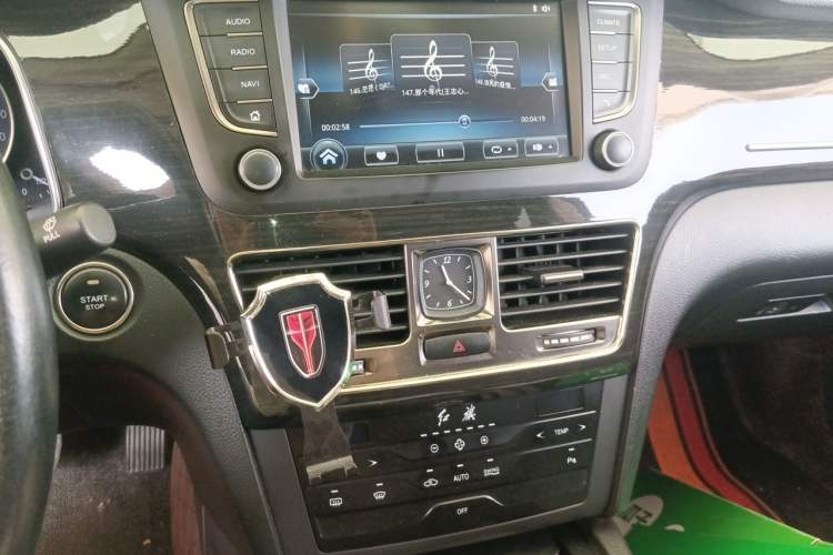 Used Hongqi H7 2017 1.8T Tech Model Audio And AC Panel