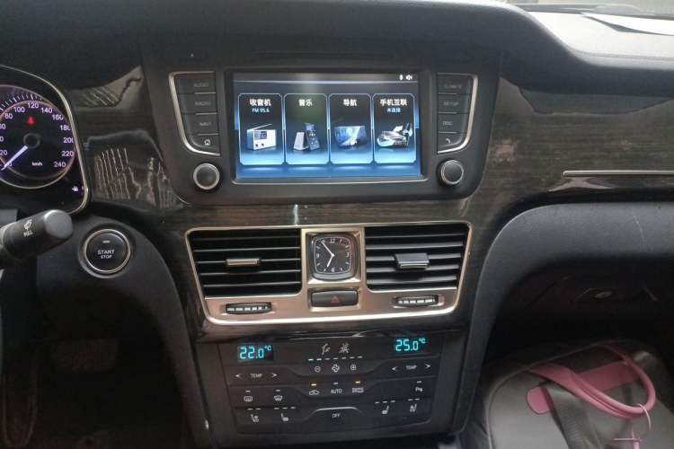 Used Hongqi H7 2017 2.0T Luxury Model Audio And AC Panel