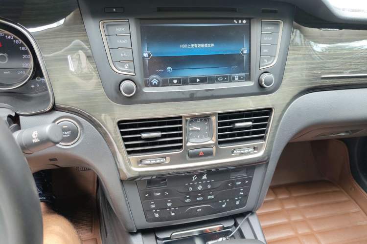 Used Hongqi H7 2017 2.0T Luxury Model Audio And AC Panel