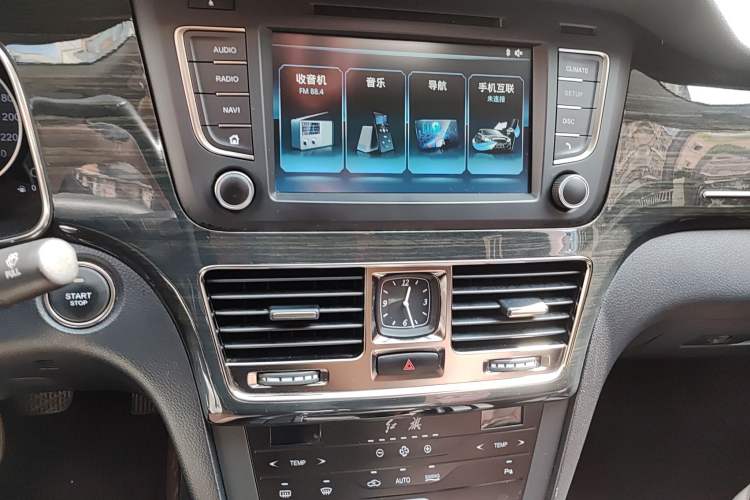 Used Hongqi H7 2017 1.8T Tech Model Audio And AC Panel