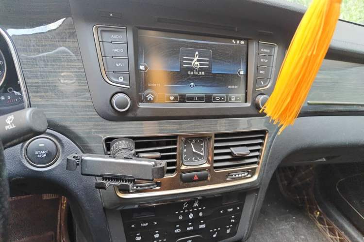 Used Hongqi H7 2017 2.0T Luxury Model Audio And AC Panel