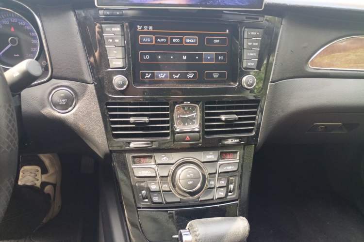 Used Hongqi H7  Audio And AC Panel
