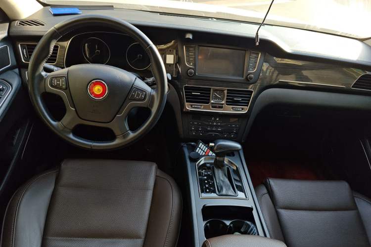 Used Hongqi H7 2017 2.0T Luxury Model Center Console