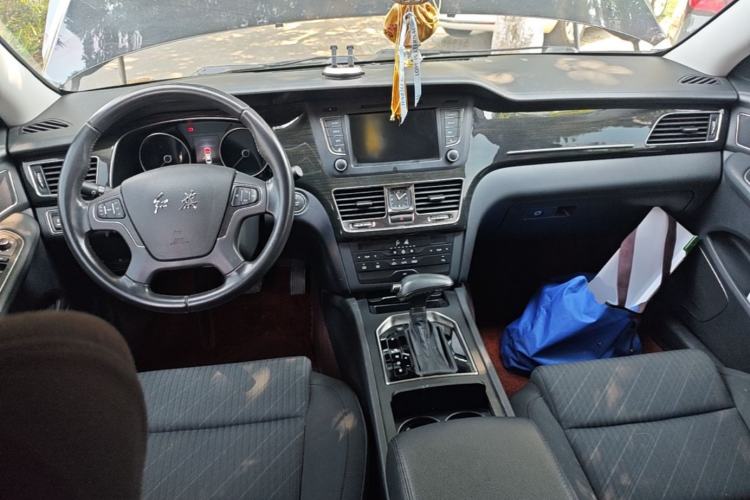 Used Hongqi H7 2017 1.8T Tech Model Center Console