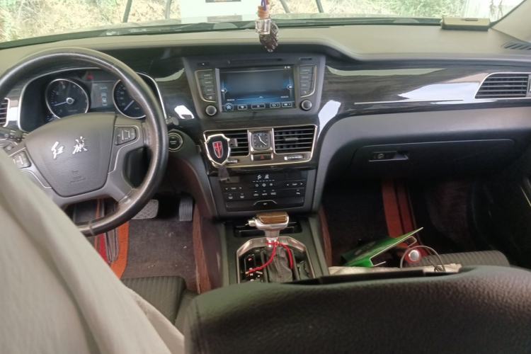 Used Hongqi H7 2017 1.8T Tech Model Center Console