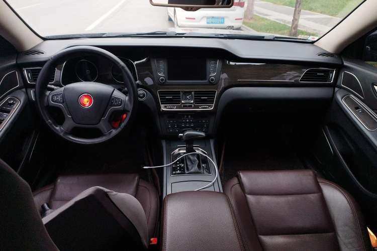 Used Hongqi H7 2017 2.0T Luxury Model Center Console