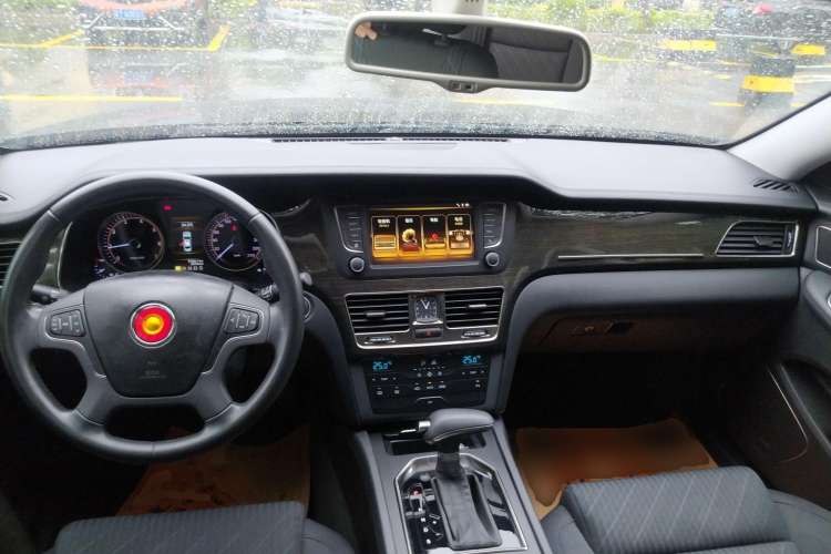 Used Hongqi H7 2017 1.8T Tech Model Center Console
