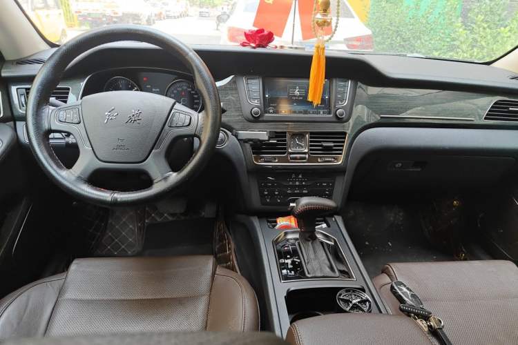 Used Hongqi H7 2017 2.0T Luxury Model Center Console