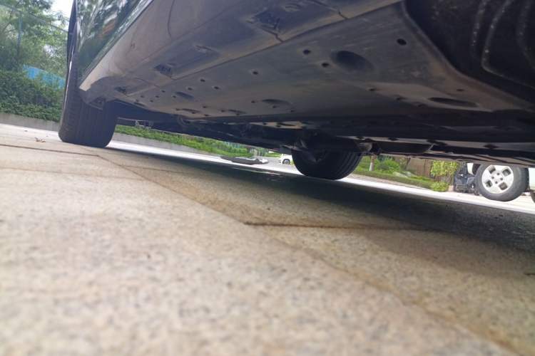 Used Hongqi H7  Chassis Rear Left